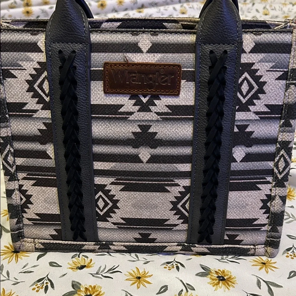 Wrangler Geometric Small Black and Gray Tote - Picture 4 of 9